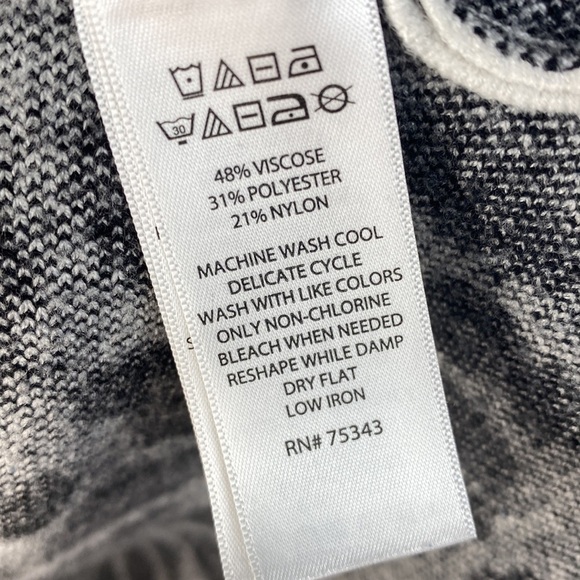 Tahari White & Black Leopard Print Mock Turtle Neck 3/4 Sleeve Top- Size XS - Picture 8 of 8